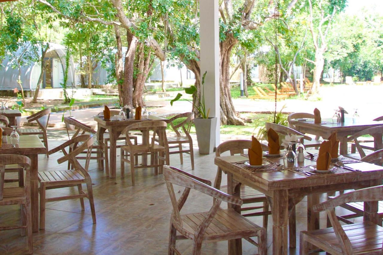 Nivadoo Resort Sigirîya Extérieur photo The restaurant at the resort