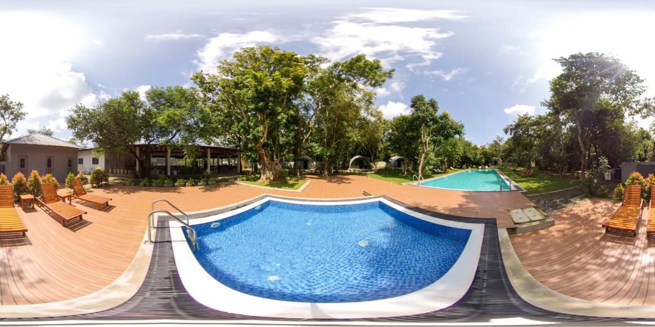 Nivadoo Resort Sigirîya Extérieur photo A 360° image of the swimming pool at the resort
