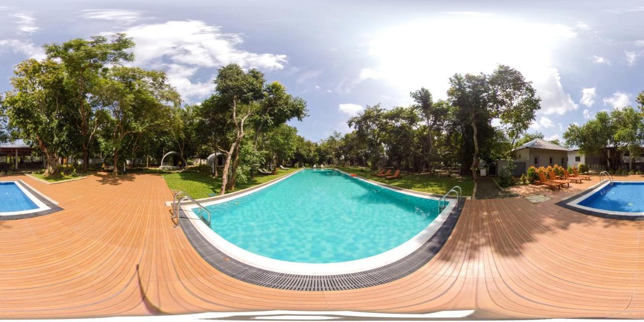Nivadoo Resort Sigirîya Extérieur photo A 360° image of a swimming pool