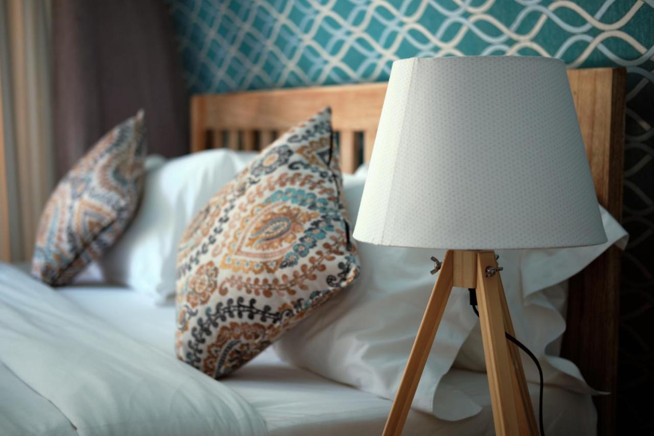 Nivadoo Resort Sigirîya Extérieur photo A tripod table lamp