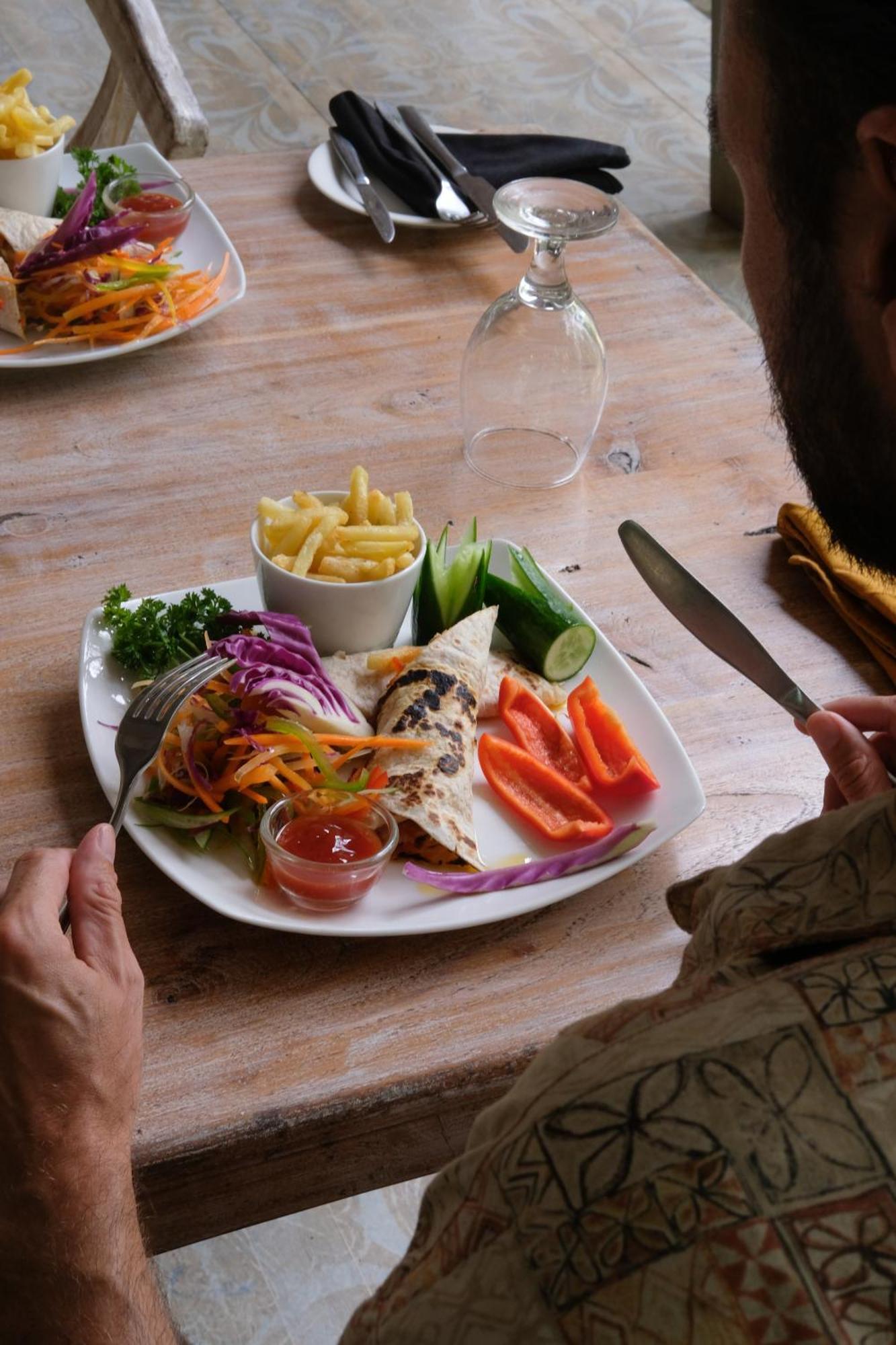 Nivadoo Resort Sigirîya Extérieur photo A plate of food
